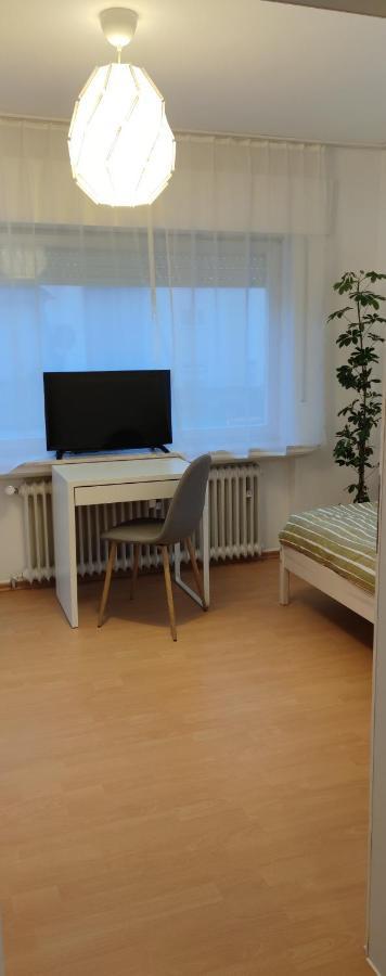 Schoene Und Optimal Gelegene Wohnung Og Weisskirchen Exterior foto