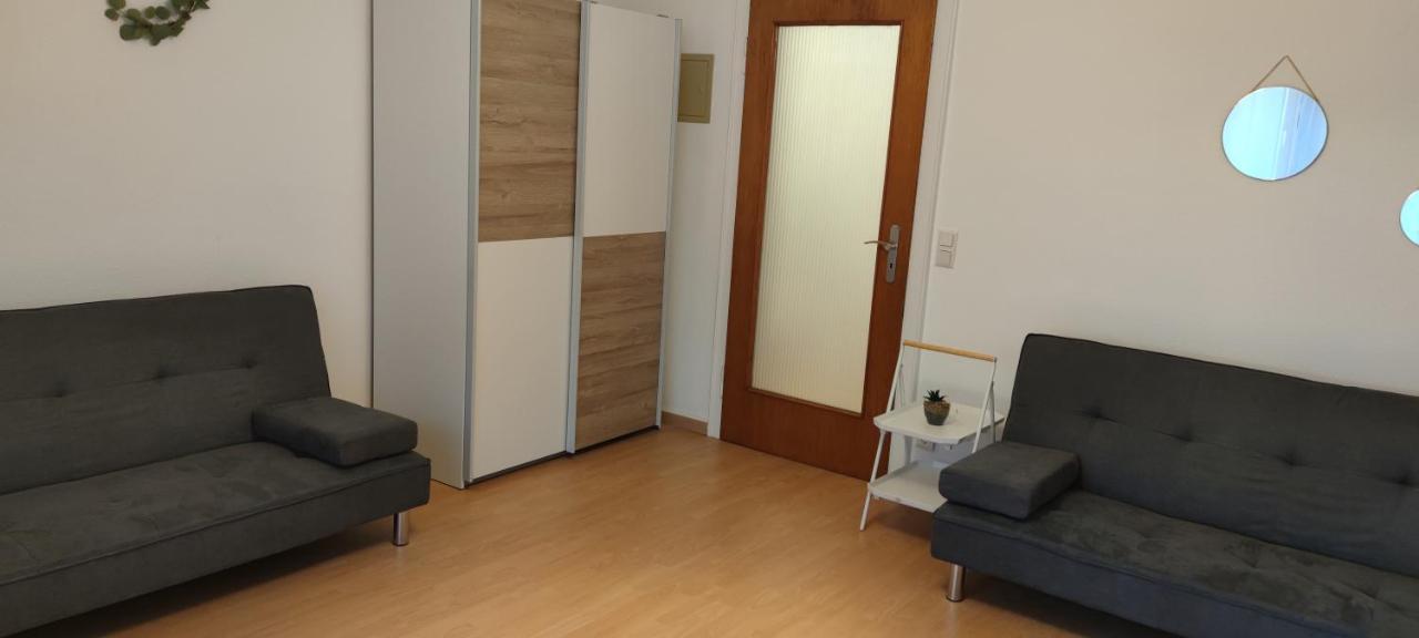 Schoene Und Optimal Gelegene Wohnung Og Weisskirchen Exterior foto