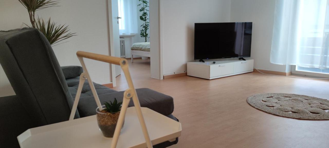 Schoene Und Optimal Gelegene Wohnung Og Weisskirchen Exterior foto