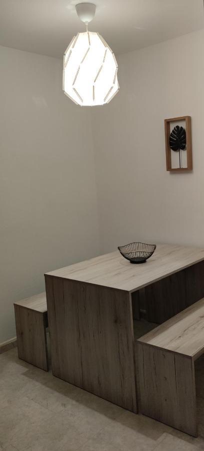 Schoene Und Optimal Gelegene Wohnung Og Weisskirchen Exterior foto